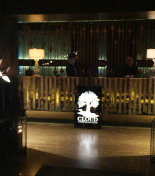 お洒落なバー&レストラン「The Cloud Lounge & Living Room」 @ジャカルタ・タムリン