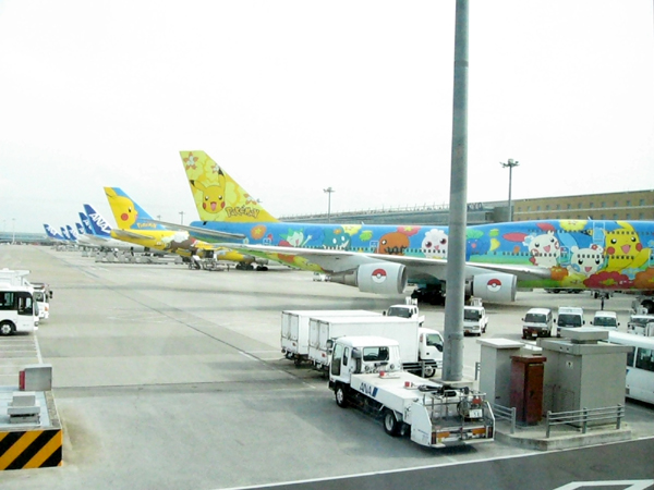 ANAの機体が大集合、ポケモンジェットも2機!