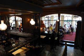 �ե�󥹲ۻҤ�Ϸ�ޡ�Laduree Champs Elysees�� ���ѥꡦ����󥼥ꥼŹ
