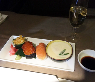 ������Ǥ�壵���ܤε��� --���ܹҶ��֣ʣ̣���������--SKY SUITE 777(��������������777)�פΥե������ȥ��饹