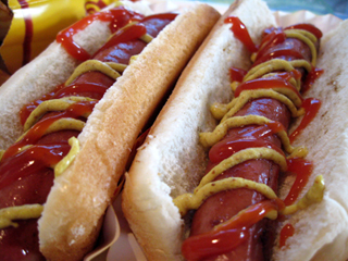 「Nathan's Famous Hot Dogs(ネイサンズ)」のホットドッグ