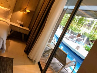 19���ܤ�Bali @�ե��� �ݥ���� �Х� ������ȥ� �Х� ������Four Points by Sheraton Bali Kuta��