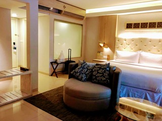 19���ܤ�Bali @�ե��� �ݥ���� �Х� ������ȥ� �Х� ������Four Points by Sheraton Bali Kuta��