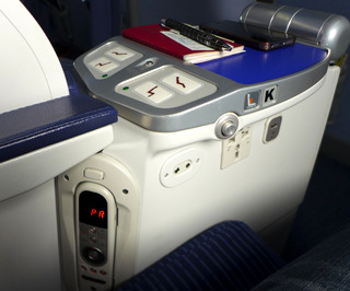 ������Ǥ�売���ܤε��� - �������֣Σȣ���������--ANA BUSINESS CRADLE(787����)�פΥӥ��ͥ����饹