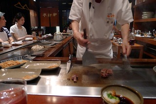 広島牛の鉄板焼きの老舗「味味亭」 @広島