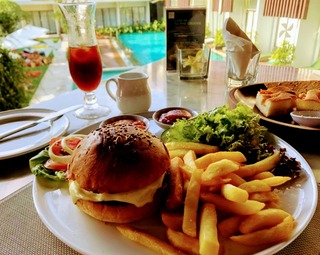 フォー ポイント バイ シェラトン バリ スミニャック(Four Points by Sheraton Bali, Seminyak)