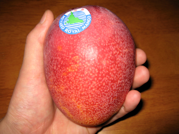 沖縄・宮古島のロイヤルマンゴーを食す!