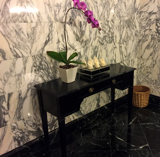 ��åĥ�����ȥ�The Ritz-Carlton�Ρ֥������ӡ��饦�󥸡פ������µ��С������򿩤��� ���ޥ졼��������������ס���