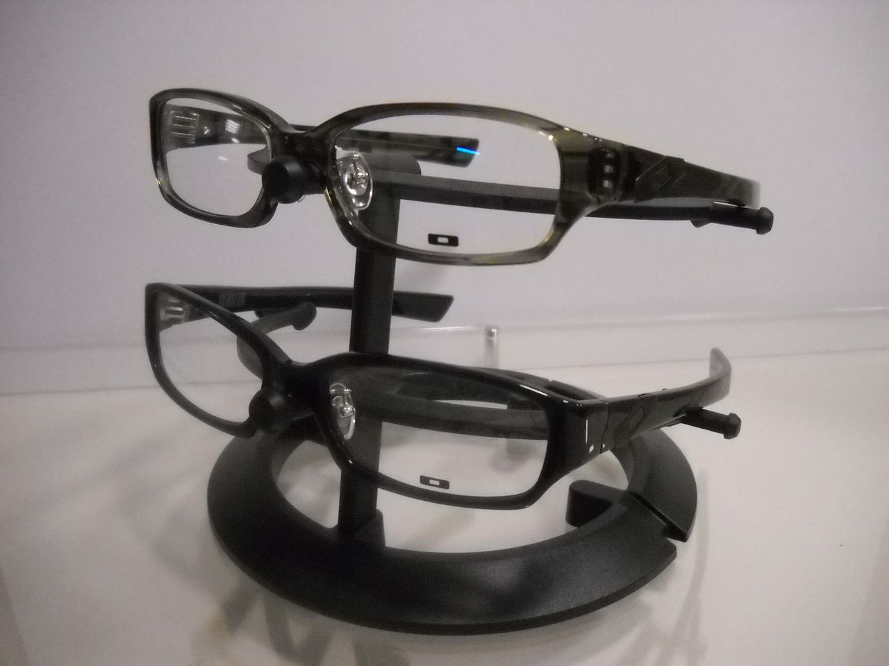 OAKLEY 名作メガネフレーム再入荷 : キクヤメガネ サンロード店