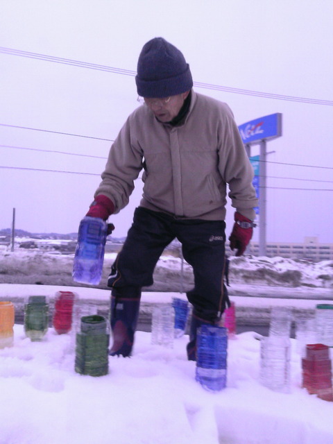 火をつける佐藤桔梗町会長