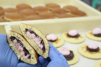 苺クリームどらやき