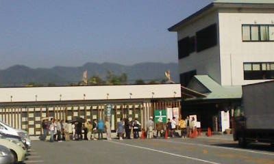 詰め放題の行列