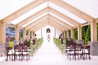 s-湖畔のチャペル