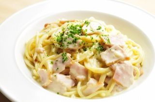 カルボナーラパルミジャーノレッジャーノと共に