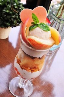 桃パフェ1