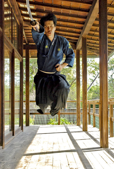 【朗報】平成の侍、160km/hの球を居合で真っ二つに : つー速