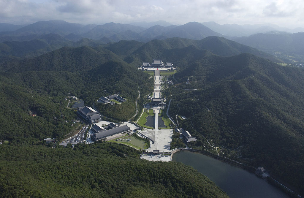 画像あり 日本にある巨大新興宗教施設で打線組んだｗｗｗｗｗｗ つー速