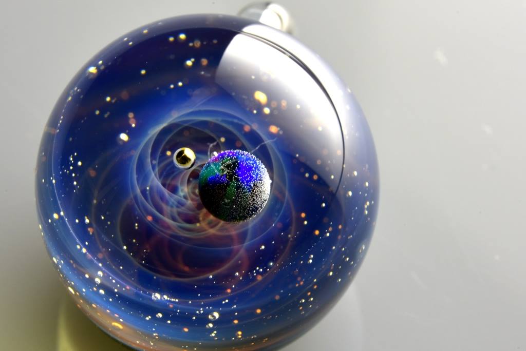 画像あり ガラス玉に宇宙を詰め込んだ とても神秘的な 宇宙ガラス が凄い つー速 画像あり ガラス玉に宇宙を詰め込んだ とても神秘的な 宇宙ガラス が凄い つー速