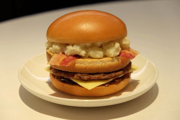 悲報 マクドナルドの新バーガー とんでもない名前になる つー速 悲報 マクドナルドの新バーガー とんでもない名前になる つー速