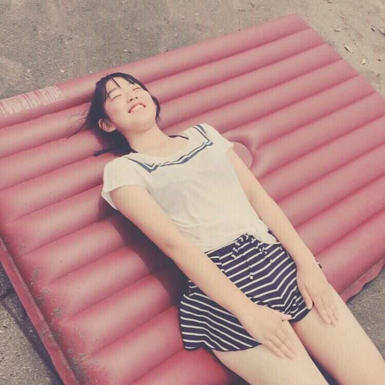 朗報 画像の彩度とかいじってブラ透けさせるとぐうエロい つー速