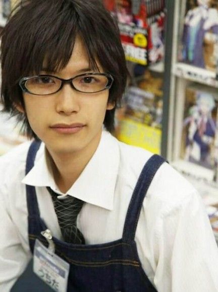 アニメイトで20代女性のスカートの中を盗撮 滋賀県警の51歳巡査部長を逮捕 つー速 アニメイトで20代女性のスカートの中を盗撮 滋賀県警の51歳巡査部長を逮捕 つー速