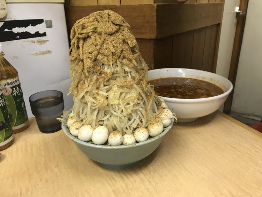 画像 ラーメン二郎でとんでもない量のラーメンを食べる人が現る つー速