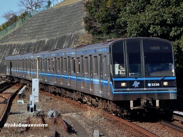 横浜市営地下鉄ブルーライン 側面Yマーク プレート 金属製鉄道部品 レア 横浜市営地下鉄、廃車車両の部品販売へ マスコンや銘板
