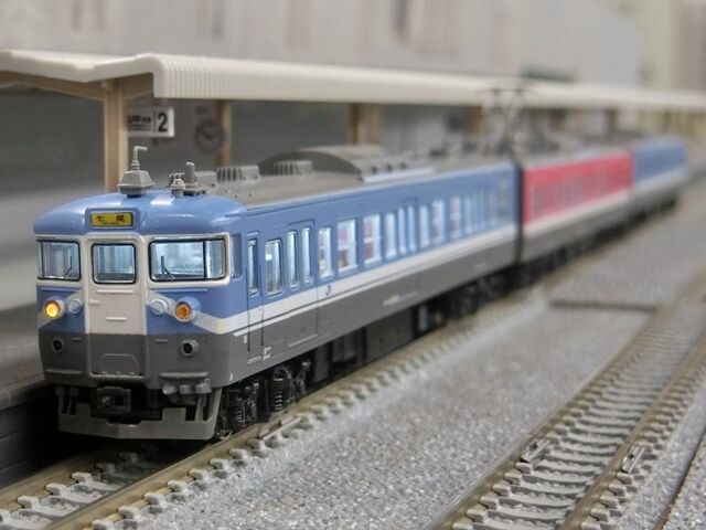 10-910 415系800番台タイプ(七尾線色) 3両セット(動力付き) Nゲージ 鉄道模型 ROUNDHOUSE(ラウンドハウス)/KATO(カトー)