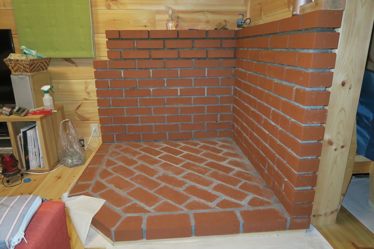 薪ストーブ用の炉台作成 積み上げ完了 10月30日 日 気ままなログハウス生活