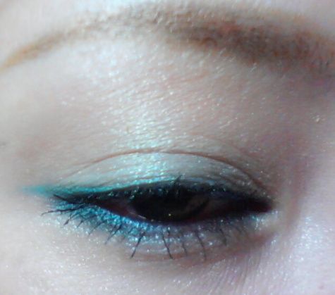 ダイソーコスメ エルファー パールインアイシャドウ ブルー を使ったアイメイク プチプラコスメとたまに趣味