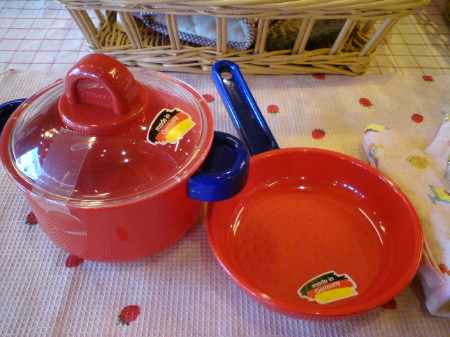 ドイツ製 フックス社の赤いお鍋 フライパン 木のおもちゃで楽しい子育て