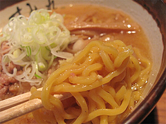 9ランチ:味噌ラーメン麺@札幌味噌ラーメン・すみれ・博多店