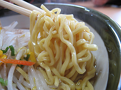 ランチ:しょうゆらーめん麺@北海道ラーメン・北の恵み・福岡空港