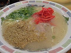 ランチ:ラーメン+紅しょうが+ゴマ@博多ラーメンはかたや・西新店