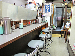 店内:カウンター席@愛新軒・博多区美野島