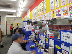 店内:カウンター@ラーメン来来亭・福岡空港東店