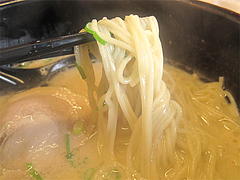 料理:とんこつラーメン麺@博多金龍ラーメン・長住
