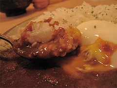10ランチ:濃厚牛スジ煮込みカレーの温泉玉子@照・TERRA(てら)・渡辺通店