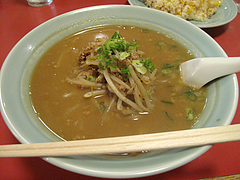 ランチ:みそラーメン650円@中華しんちゃん・天神