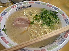 ランチ:ラーメン290円@博多ラーメンはかたや・西新店