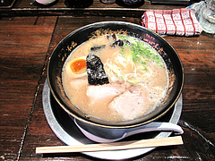 ランチ:黒のコクとんこつラーメン600円@一心不乱・大名本店・天神西通り