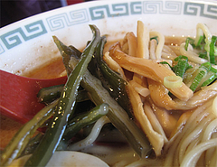 17ランチ:桂花ラーメン・茎若布とメンマ@熊本ラーメン館・味千拉麺×桂花拉麺・半道橋店
