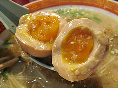 料理:ラーメン煮玉子@成金ラーメン・博多駅前