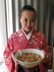 1ランチ:湯麺(特製ラーメン)500円の大きさ@にい好(ニイハオ)朋友・六本松