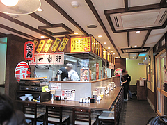 店内:カウンターとテーブル@長崎ちゃんぽん・らーめん・一香軒・天神