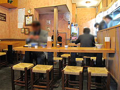 5店内:テーブル席@因幡うどん・渡辺通店