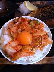 3ランチ:キムチ卵かけごはん100円@日の出食堂・博多駅前