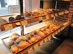 店内:パン@ベークショップ・イワハシ・薬院店