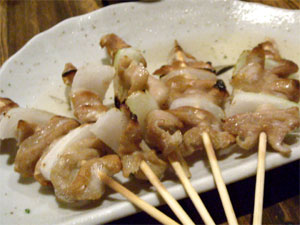 博多おんな節 人気の鶏皮串 焼鳥かわ屋