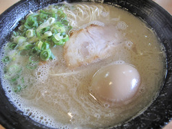 10ラーメン白500円+半熟煮玉子100円@西谷家